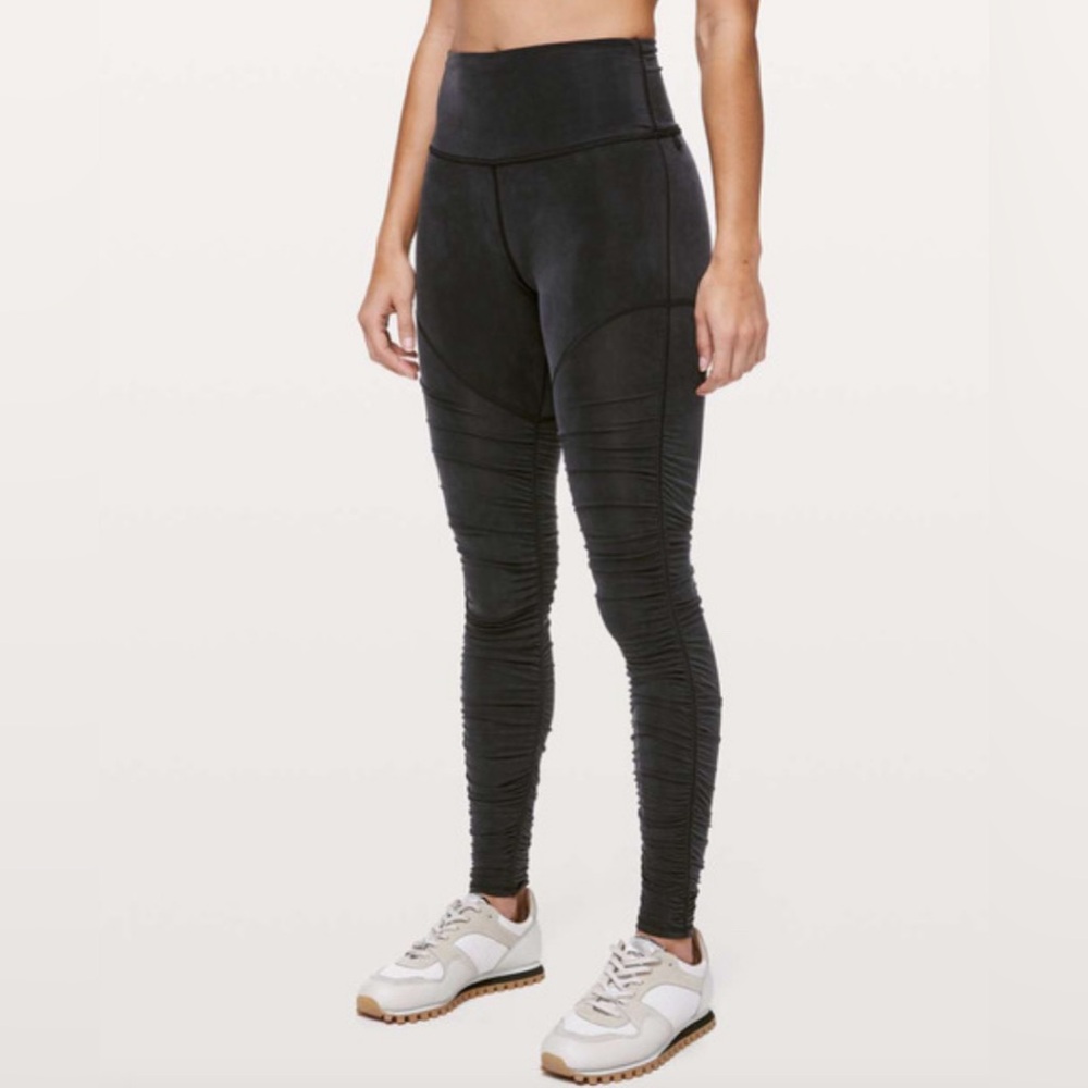 Lululemon Athletica Soft Ruched
Tight Leggings, size 8